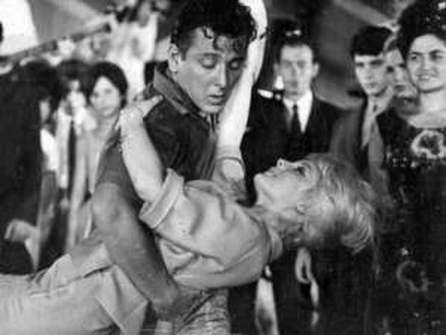 Κώστας Βουτσάς: Tα φτωχικά παιδικά χρόνια, o αδερφός που χάθηκε νωρίς και η επιτυχία του στο γυναικείο φύλο