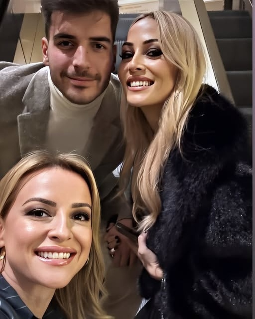 «Ευχαριστώ την κοπέλα μου, τι έχει..» Η τρυφερή αφιέρωση στην Ελένη Βουλγαράκη μετά τη βράβευσή του