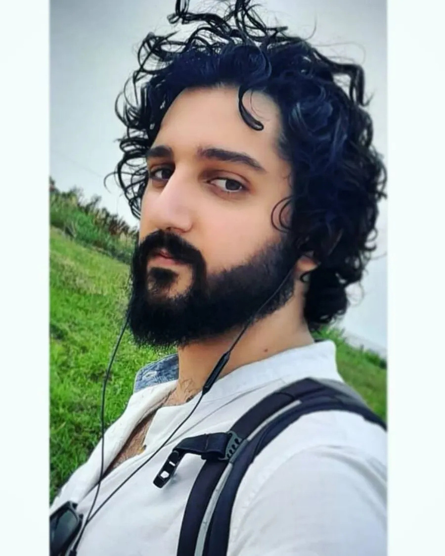 Δεν το πήρε κανείς χαμπάρι: Ο γιος του Δημήτρη Ήμελλου έχει εμφανιστεί στον Σασμό και είναι ένας κούκλος