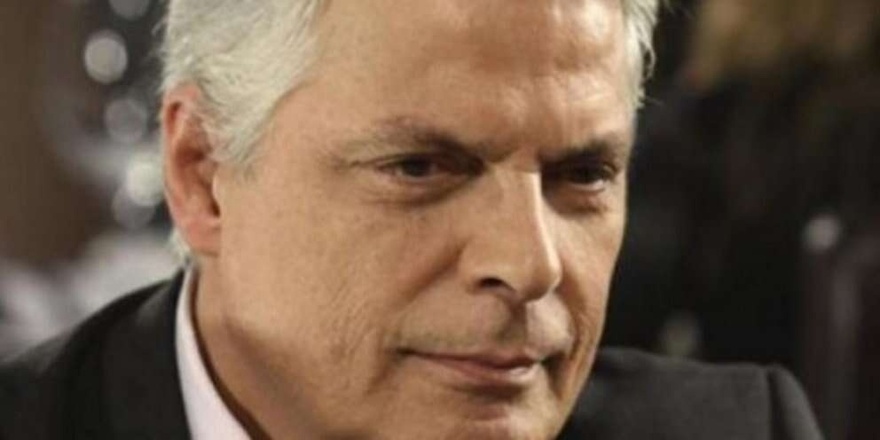 Νίκος Δαδινόπουλος: Ο κρυφός “σταυρός” που κουβάλησε, η φριχτή ασθένεια, το διαζύγιο που δεν ξεπέρασε ποτέ και η ηθοποιός που έμεινε δίπλα του μέχρι τέλους