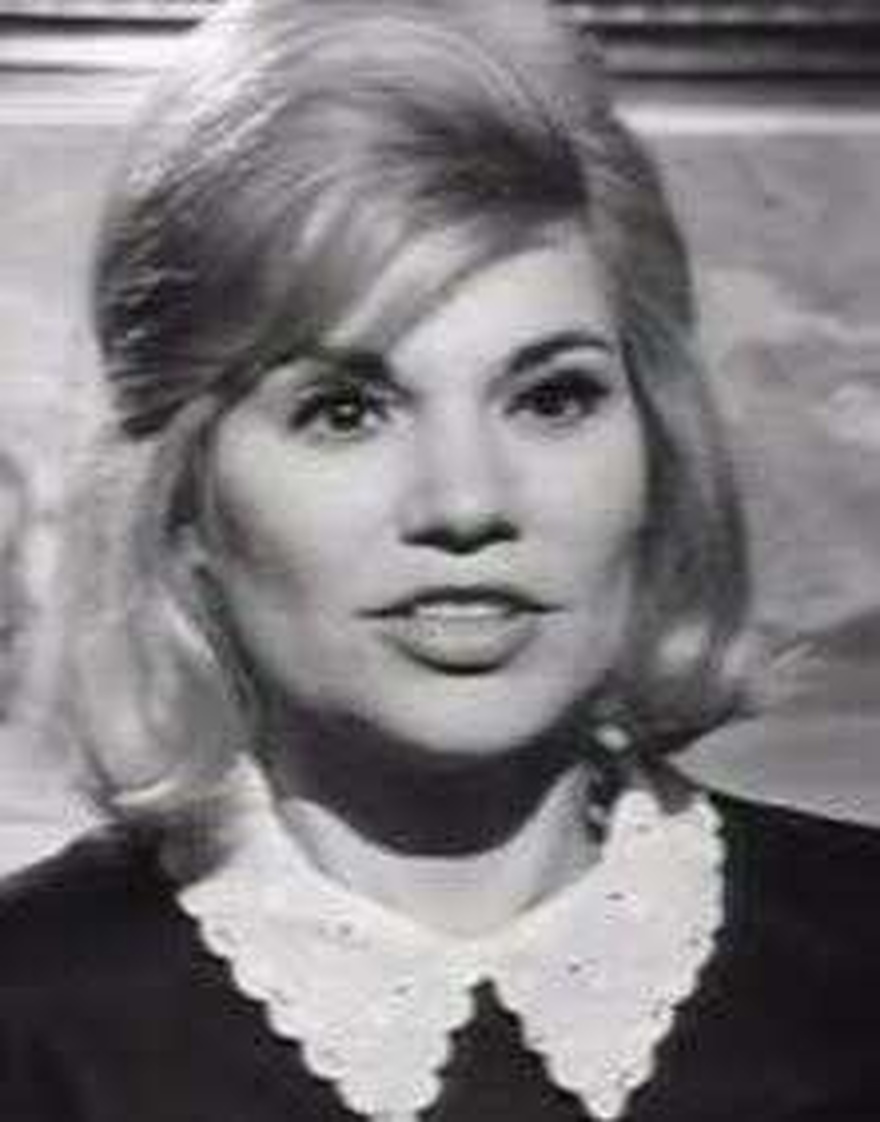 Έλσα Ρίζου: Το ψεύτικο όνομα, ο γάμος με τον “κοντό” αστέρα του σινεμά, οι δηλώσεις για το ύψος του άντρα της και ο γιος τους