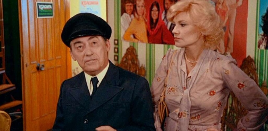 Έλσα Ρίζου: Το ψεύτικο όνομα, ο γάμος με τον “κοντό” αστέρα του σινεμά, οι δηλώσεις για το ύψος του άντρα της και ο γιος τους