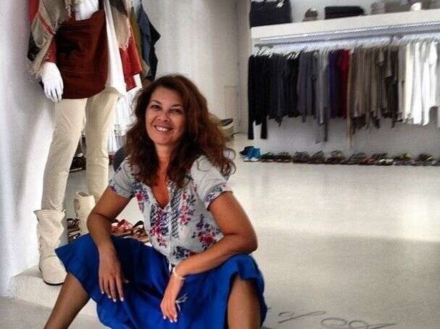 Σοφία Αλιμπέρτη: Η ιδιαίτερη σχέση με τον Γιάννη Πάριο, η διαθήκη που άφησε στα παιδιά της, η αποκαλυπτική συνέντευξη και το “ησυχαστήριο” στην Πάρο