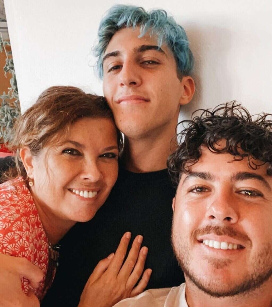 Σοφία Αλιμπέρτη: Η ιδιαίτερη σχέση με τον Γιάννη Πάριο, η διαθήκη που άφησε στα παιδιά της, η αποκαλυπτική συνέντευξη και το “ησυχαστήριο” στην Πάρο