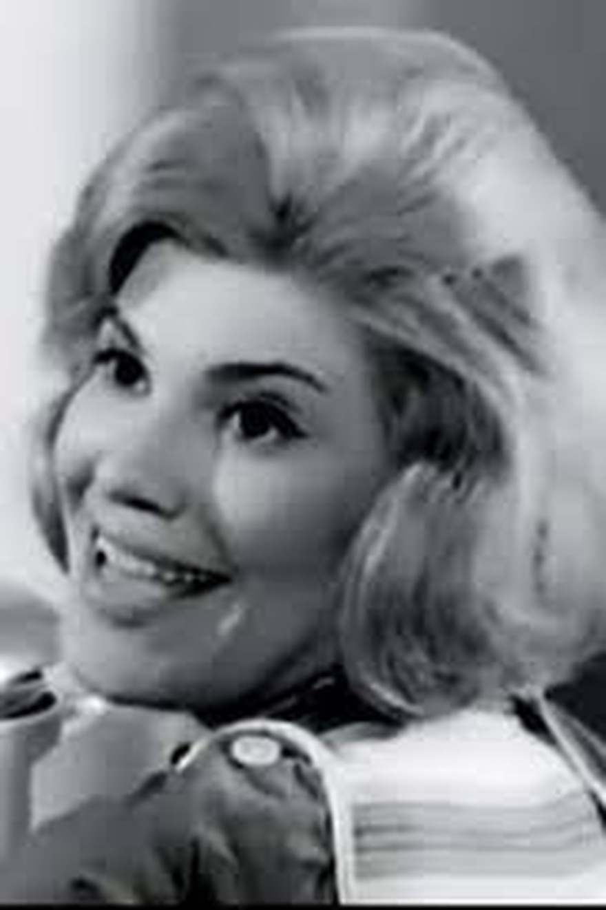 Έλσα Ρίζου: Το ψεύτικο όνομα, ο γάμος με τον “κοντό” αστέρα του σινεμά, οι δηλώσεις για το ύψος του άντρα της και ο γιος τους