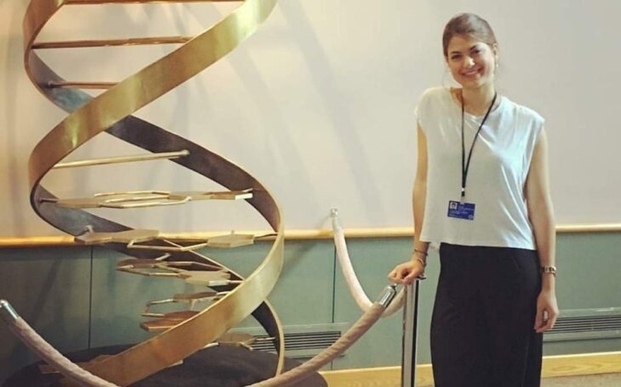 Το πανέμορφο κορίτσι της Ολυμπιακής Φλόγας, μεγάλωσε στα Παιδικά Χωριά SOS και σήμερα σπουδάζει με υποτροφία στη Νέα Υόρκη