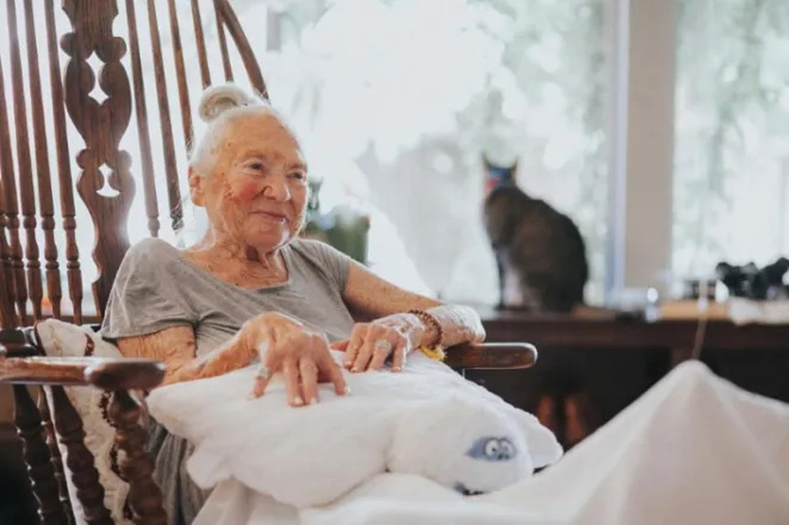 “Ο Κόσμος Χρειάζεται Τέτοιους Ανθρώπους”: Ένας Νεαρός Φρόντισε Την 89χρονη Γειτόνισσά Του Στις Τελευταίες Της Ημέρες!