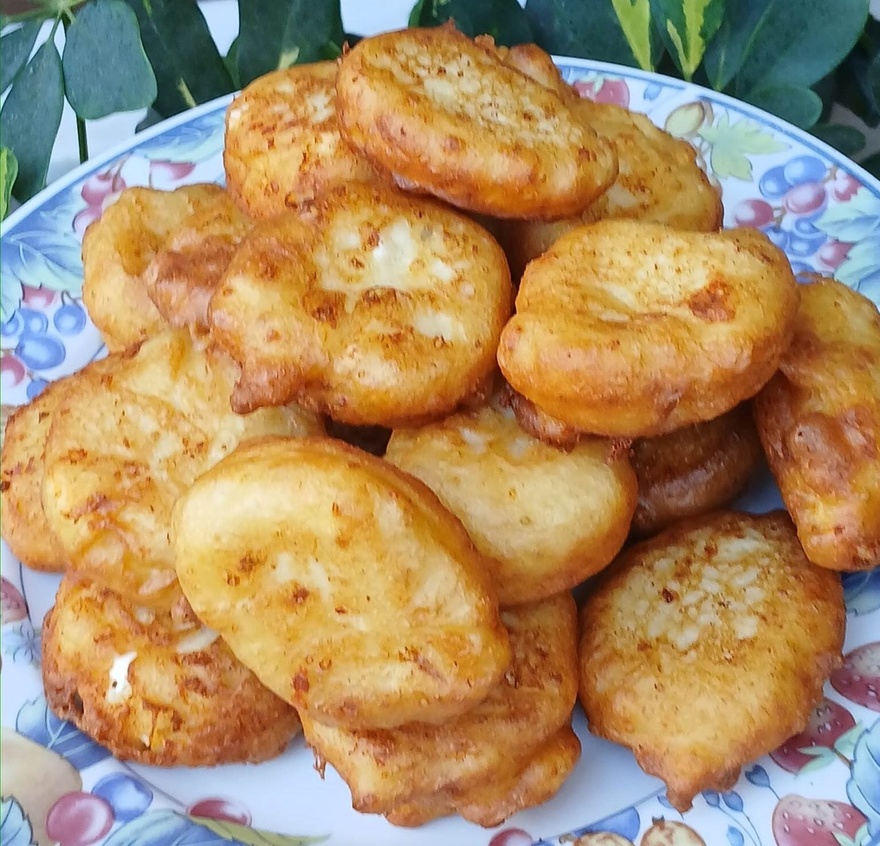 Τυροτηγανίτες σαν λουκουμάδες