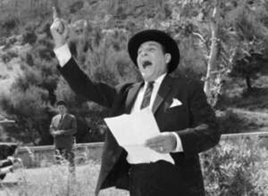 Λάμπρος Κωνσταντάρας: Ο ζεν πρεμιέ με την άγνωστη καταγωγή, ο μοναχικός θάνατος και οι ρόλοι του άντρακλα