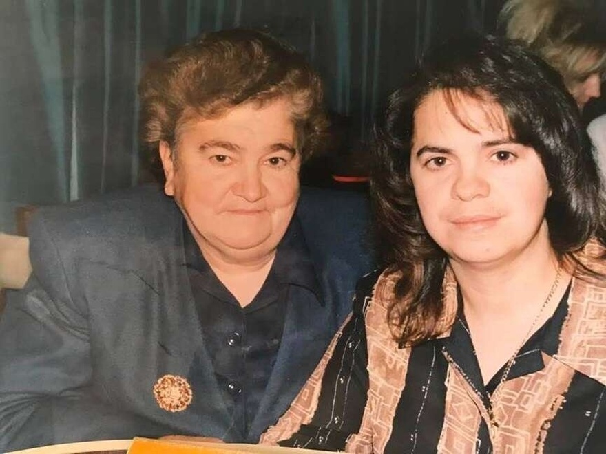 Έφη Θώδη: Η ψυχωτική κρίση, η εκμετάλλευση από τους οικείους της, το ψυχιατρείο και η σχέση με τον γιο της