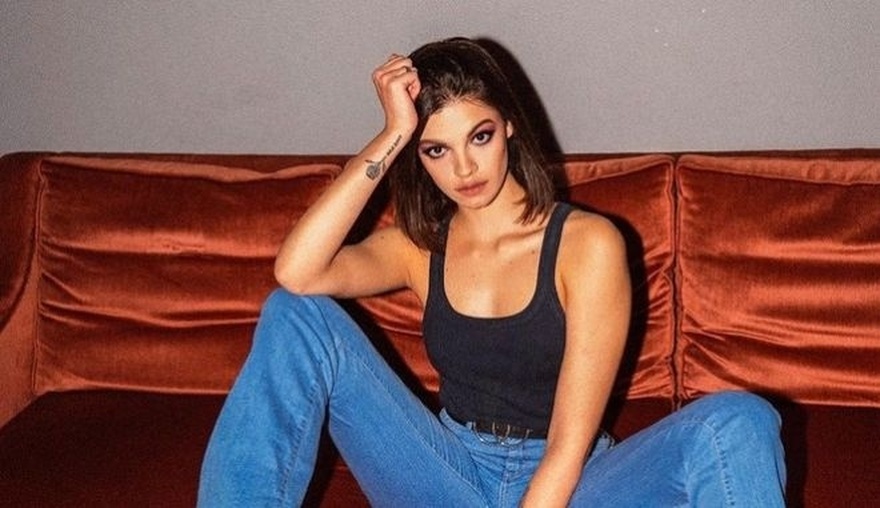 Σαν δυο σταγόνες νερό: Η ομοιότητα της Τζένης Καζάκου με την Καρέζη, οι γονείς ηθοποιοί και η μεγάλη επιθυμία