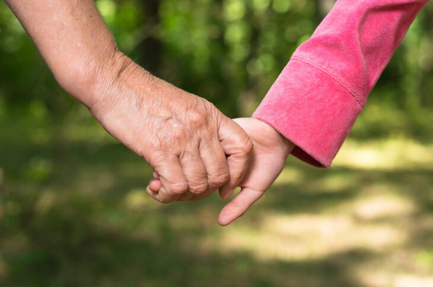 Εξομολόγηση αναγνώστριας: “Χθες ο γιος μου αρραβωνιάστηκε μια γυναίκα μόνη με παιδιά και απέκτησα εγγόνια. Είμαι ευτυχισμένη!”