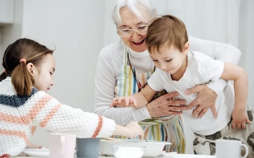 Εξομολόγηση αναγνώστριας: “Χθες ο γιος μου αρραβωνιάστηκε μια γυναίκα μόνη με παιδιά και απέκτησα εγγόνια. Είμαι ευτυχισμένη!”