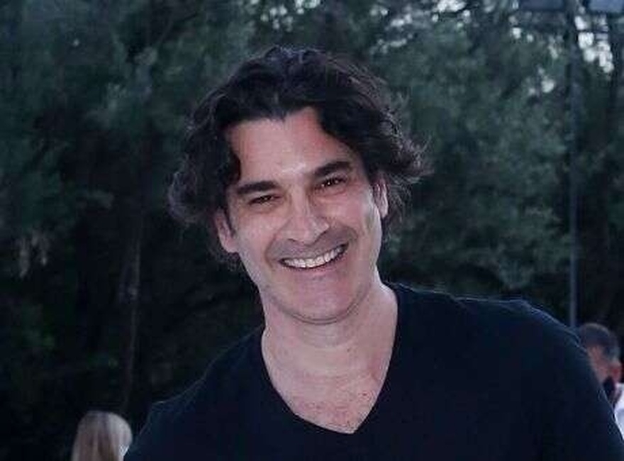 Χριστόφορος Παπακαλιάτης : Το διαζύγιο που τον στιγμάτισε, ο άγνωστος έρωτας με συμπρωταγωνίστρια και το ντεμπούτο του στο Netflix με το Maestro