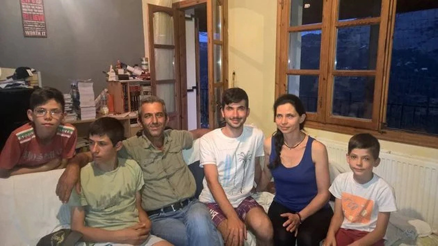 Πέρασε στην Ιατρική με 19.376 μόρια: Ο Ευαγγελινός έχει 7 αδέρφια και ζει σε χωριό με 60 κάτοικους