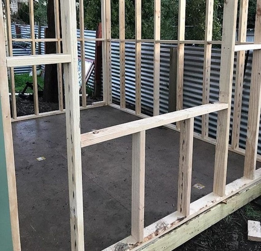 27χρονη χωρισμένη μητέρα έχτισε μόνη της σπίτι για να μείνει με τα 2 παιδιά της και το εσωτερικό του μαγεύει