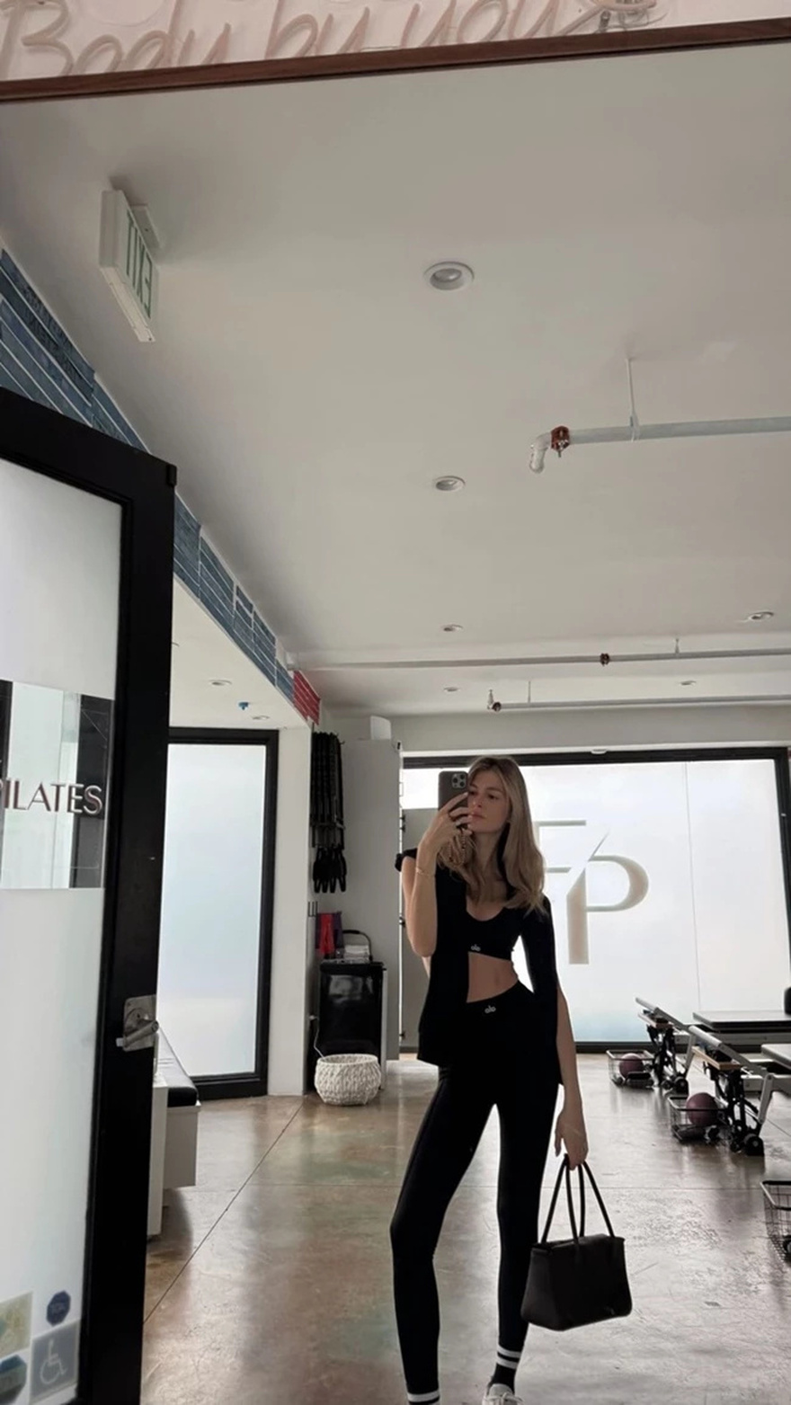 “Το κορόιδο πληρώνει” Κράξιμο στην κόρη της Μπαλατσινού μετά τη φωτό με κολάν για pilates