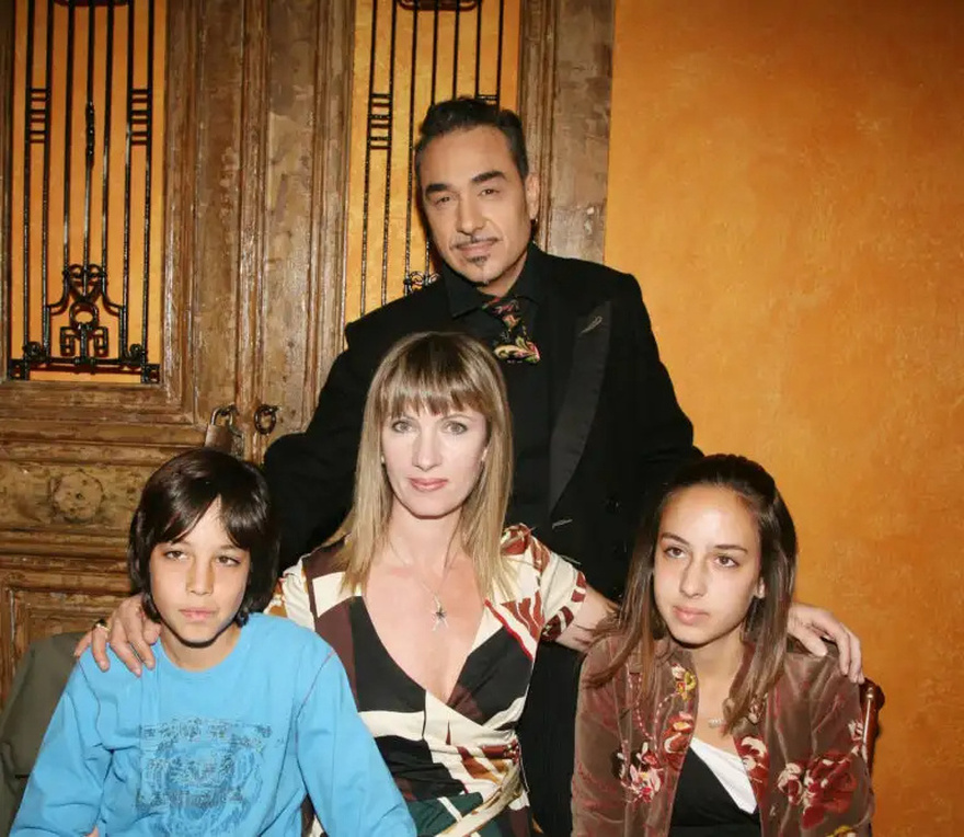 Κίλι Σφακιανάκη: Ποια ήταν η βρετανίδα σύζυγος του Νότη Σφακιανάκη – Ο γάμος, τα παιδιά και το Πάρκινσον