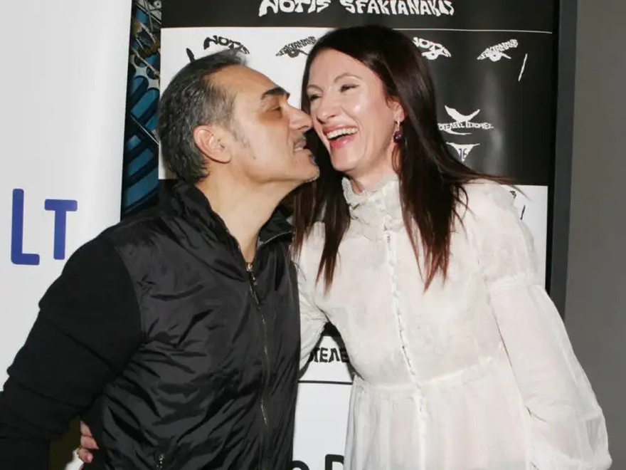 Κίλι Σφακιανάκη: Ποια ήταν η βρετανίδα σύζυγος του Νότη Σφακιανάκη – Ο γάμος, τα παιδιά και το Πάρκινσον