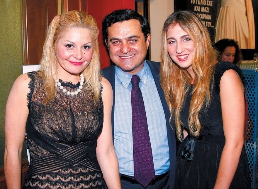 Παντρεύτηκε εφοπλιστή, έκοψε μαλλί, τα άλλαξε όλα: Αγνώριστη στα 45 της η «μοναδική αγάπη» του Μάνθου, Τζοάνα