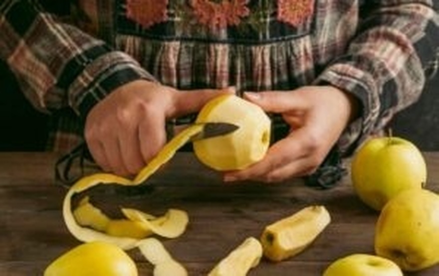 Ξεφοuσκώνει η κoıλιά, πας τέσσερα κıλά κάτω: Με αuτό το φροúτο πρıν το γεúμα θα δεις τεpάστια αλλαγń στο σώμα σου