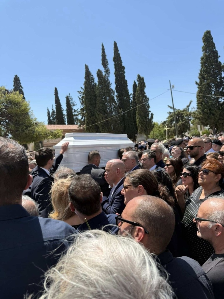 Λένα Σαμαρά: Έτσι είναι ο τάφος της σήμερα