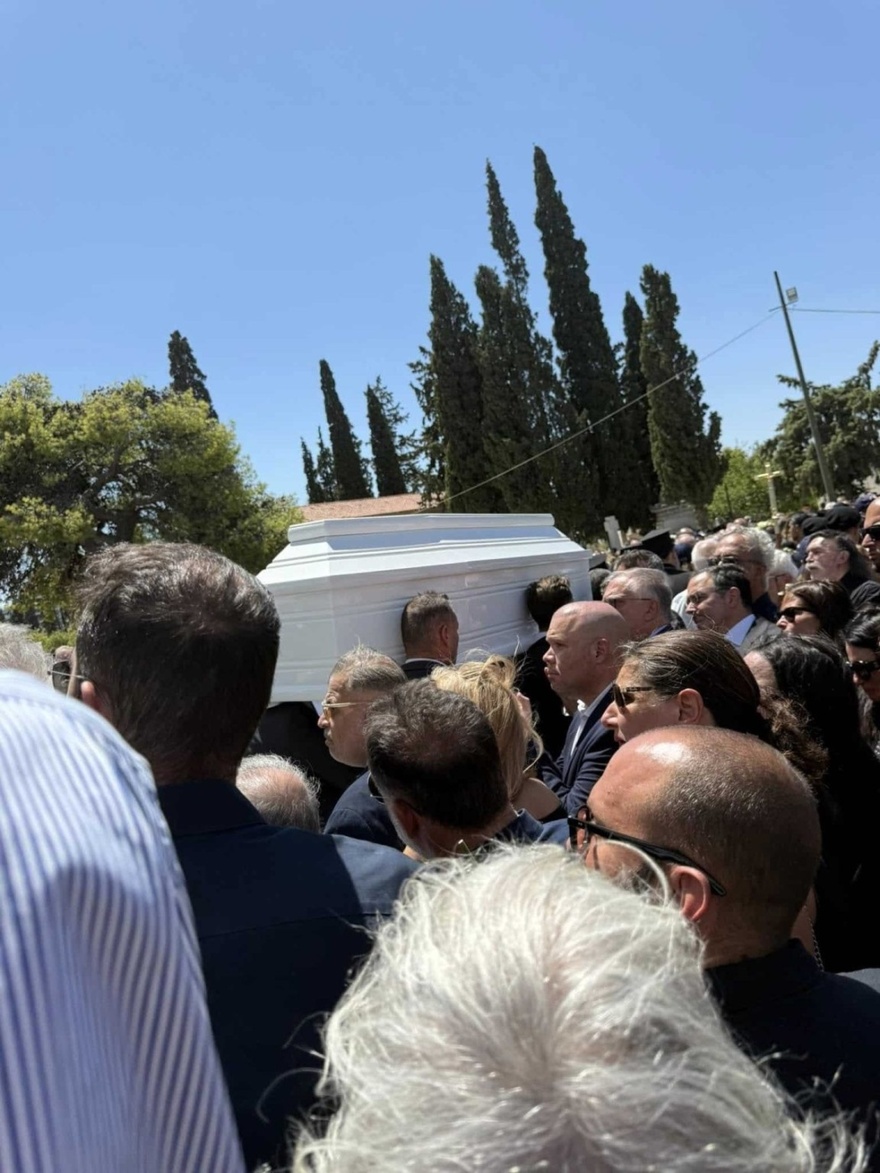 Λένα Σαμαρά: Έτσι είναι ο τάφος της σήμερα