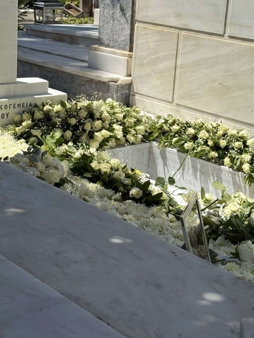 Λένα Σαμαρά: Έτσι είναι ο τάφος της σήμερα