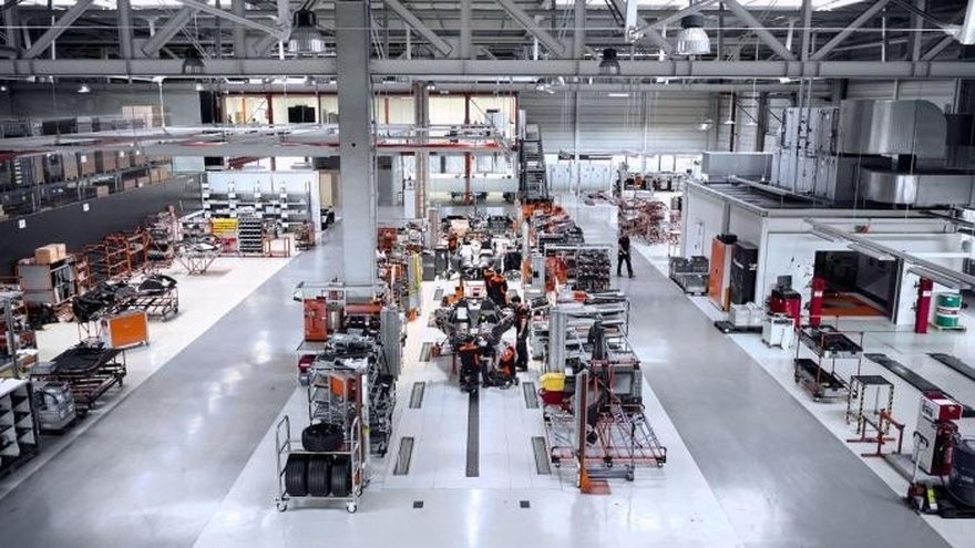 Βουλιάζει στα χρέη μεγάλη εταιρεία – Σταματάει την παραγωγή, στον αέρα 3.000 υπάλληλοι