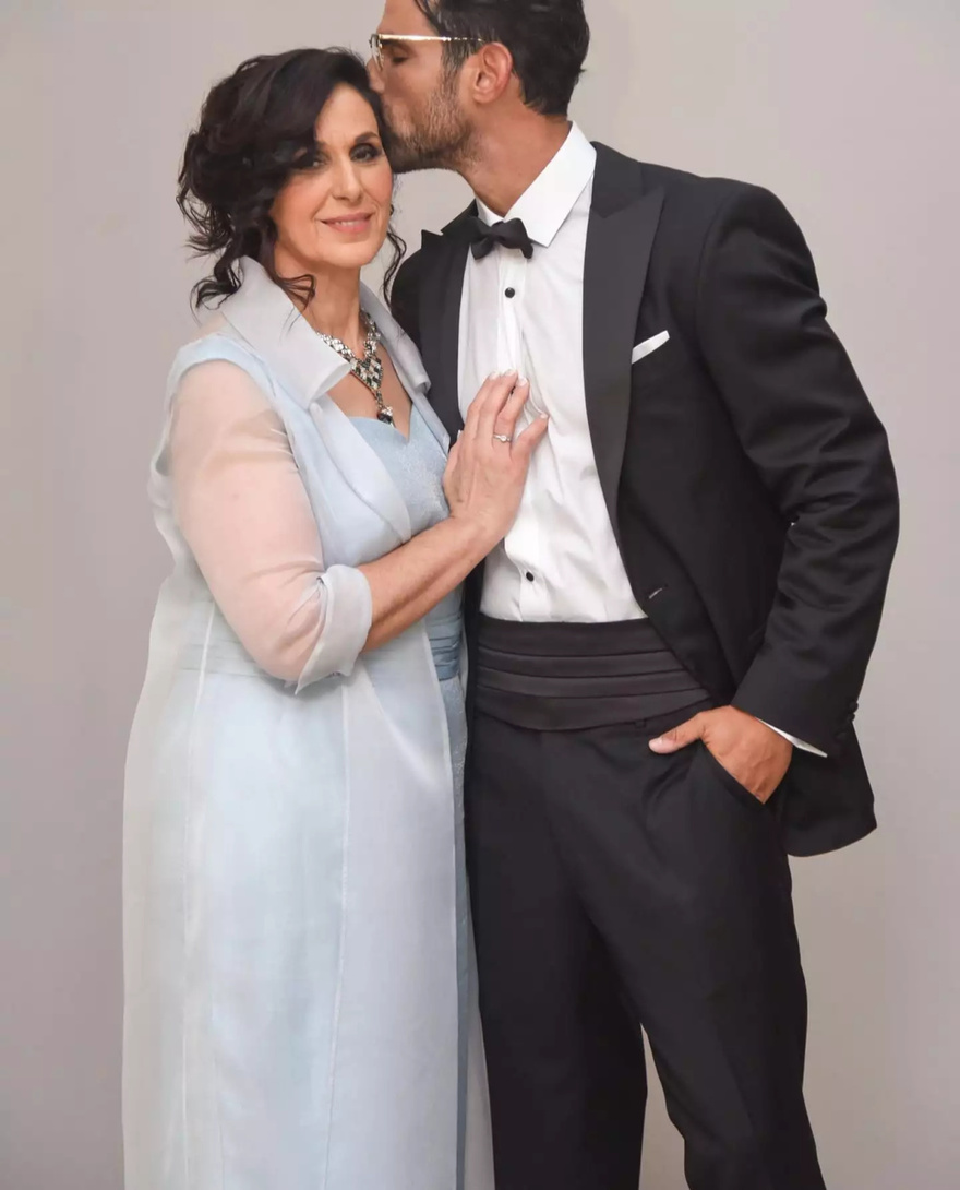 Ετεοκλής Παύλου: Συγκλονίζει με την ανάρτησή του για τη μητέρα του – Φωτογραφίες από την περίοδο που ήταν στο νοσοκομείο