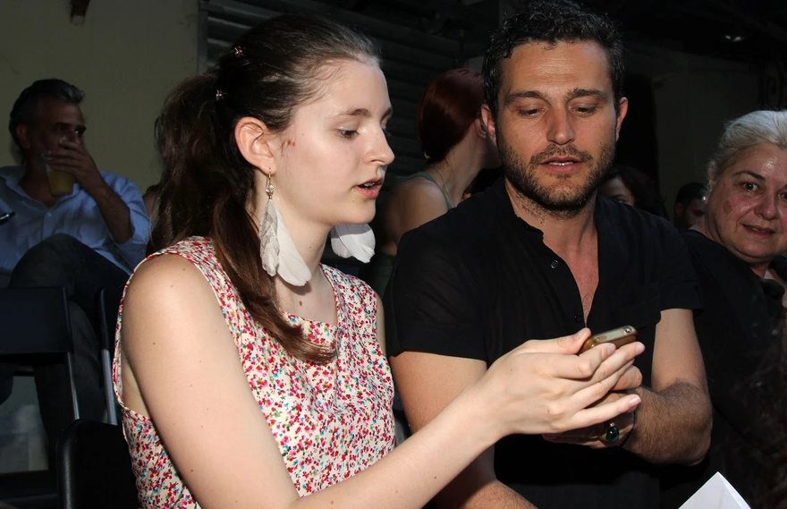 Έχει τατουάζ το όνομά της, μοιάζουν εκπληκτικά: Ο Γιώργος Καραμίχος μας συστήνει την 24χρονη κόρη του