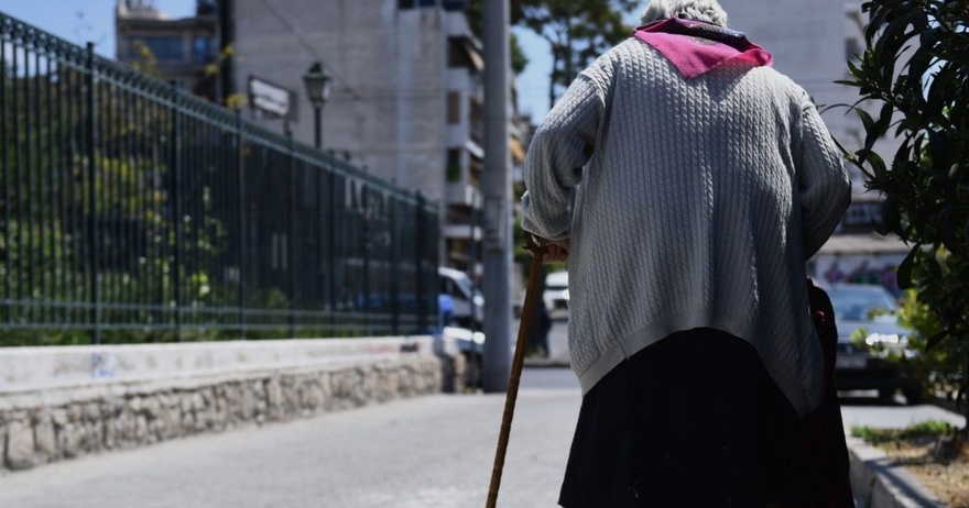 Αχαΐα: Οικιακή βοηθός άδειασε τραπεζικό λογαριασμό 90χρονης – Λεία 30.000 ευρώ