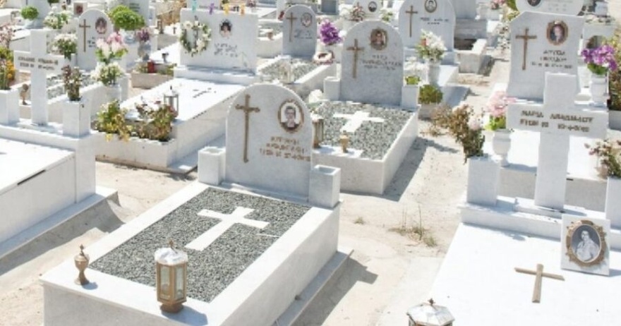 Σοκ σε νεκροταφείο της Πάτρας: «Πάγωσαν» οι συγγενείς μόλις άνοιξαν τον τάφο – Δεν πίστευαν στα μάτια τους με αυτό που αντίκρισαν