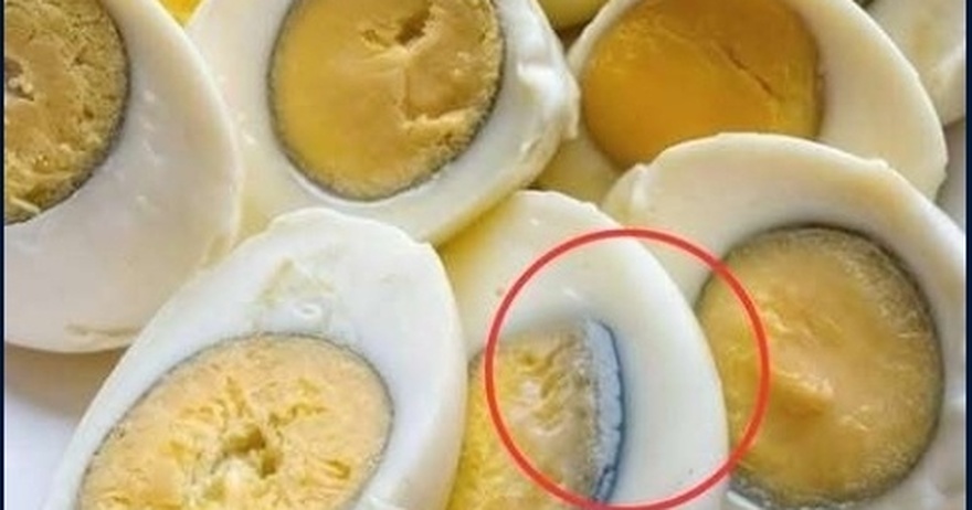 Αν τα αυγά σου έχουν ένα πράσινο δαχτυλίδι γύρω από τον κρόκο, σημαίνει ότι