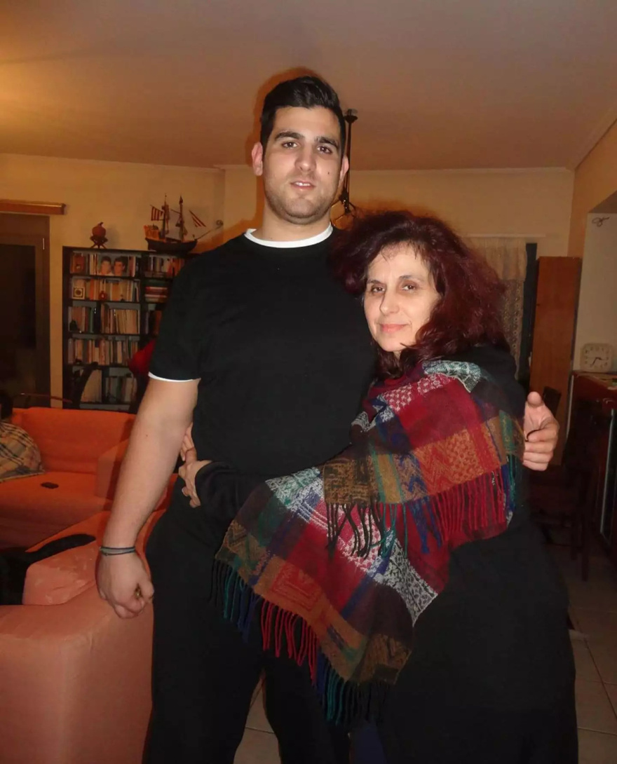 Ετεοκλής Παύλου: Συγκλονίζει με την ανάρτησή του για τη μητέρα του – Φωτογραφίες από την περίοδο που ήταν στο νοσοκομείο