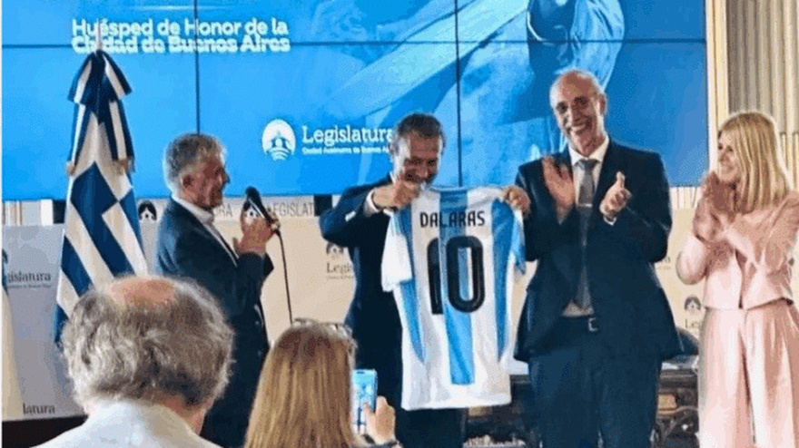 Σημαντική διάκριση για τον Γιώργο Νταλάρα