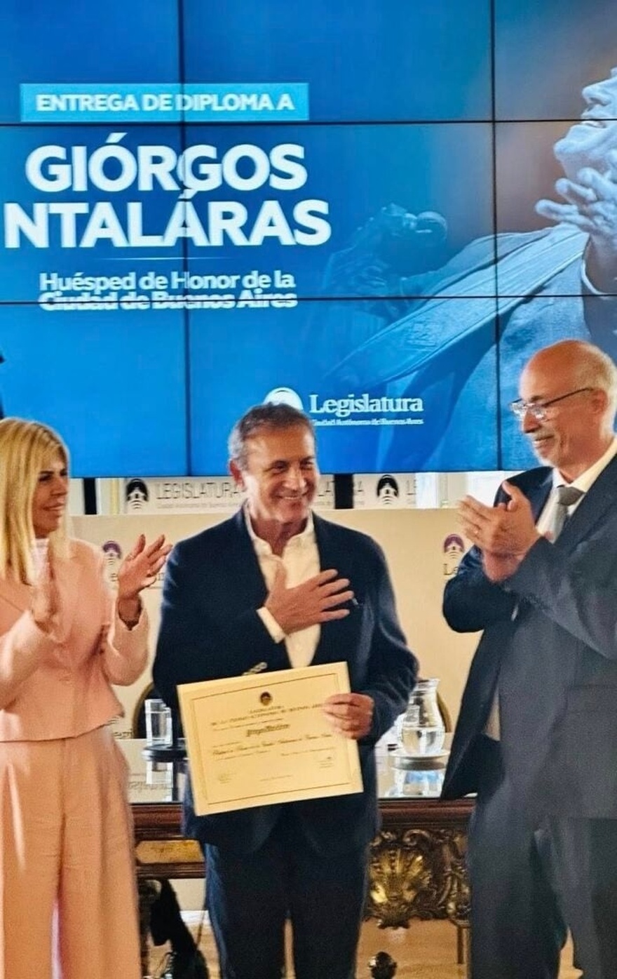 Σημαντική διάκριση για τον Γιώργο Νταλάρα