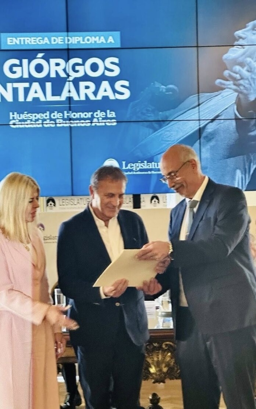 Σημαντική διάκριση για τον Γιώργο Νταλάρα