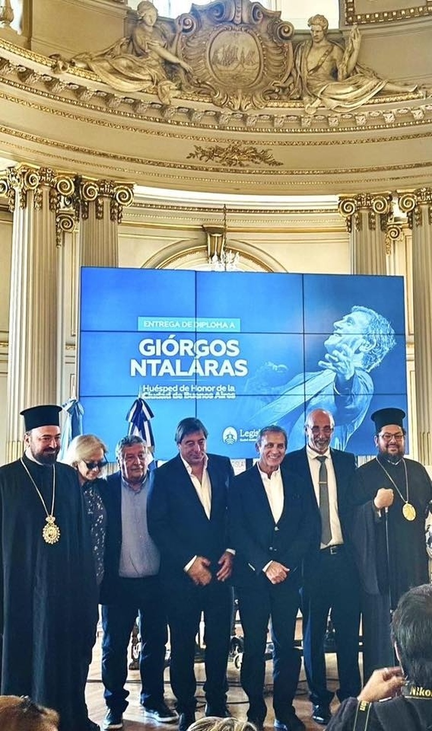 Σημαντική διάκριση για τον Γιώργο Νταλάρα