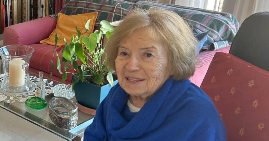 Αποτεφρώθηκε η σορός της Άννας Κυριακού – Έγινε βαζάκι που κοιτάει τον Παρθενώνα