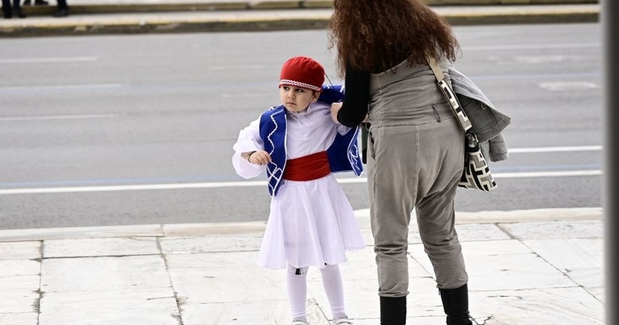 Κυκλοφοριακές ρυθμίσεις σε Mετρό και Tραμ λόγω των παρελάσεων για την 25η Μαρτίου