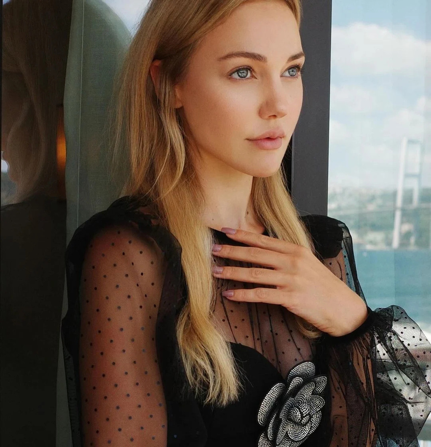 Είναι μαμά 2 κοριτσιών, της μοιάζουν απίστευτα: Έτσι είναι σήμερα η Χουρέμ, αγνώριστη αλλά παραμένει εντυπωσιακή μετά από 13 χρόνια