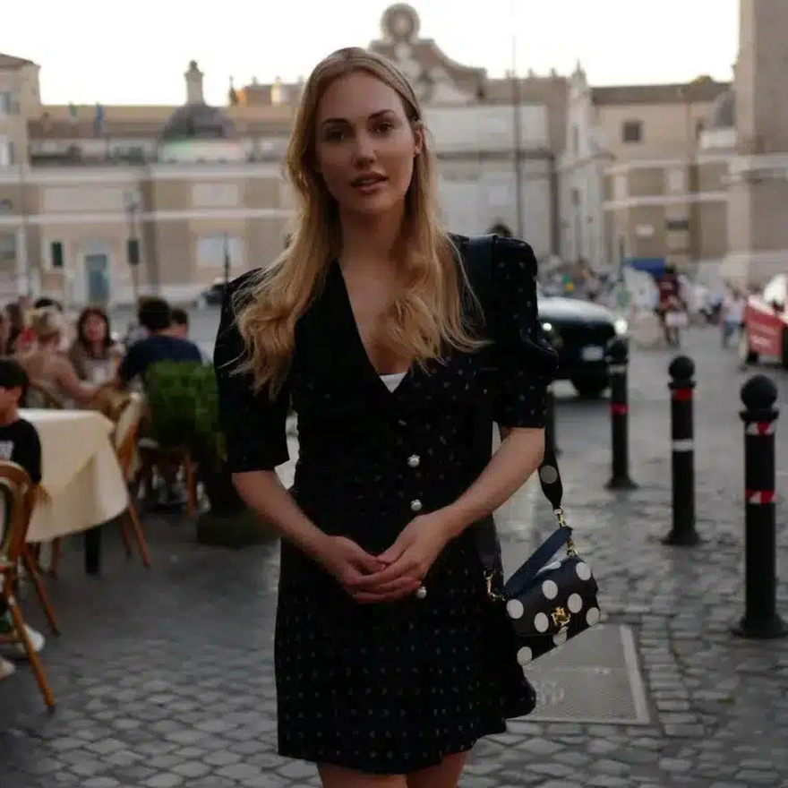 Είναι μαμά 2 κοριτσιών, της μοιάζουν απίστευτα: Έτσι είναι σήμερα η Χουρέμ, αγνώριστη αλλά παραμένει εντυπωσιακή μετά από 13 χρόνια