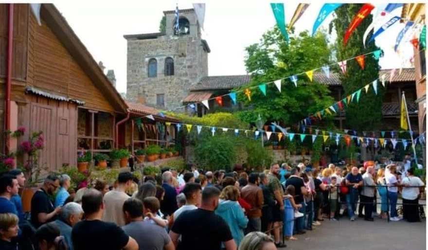 Κυριακή των Μυροφόρων γιορτάζει ο Ταξιάρχης Μανταμάδου – Χιλιάδες πιστοί με κάθε μέσο ή με τα πόδια στο ναό – Πάνω από 50.000 προσκυνητές