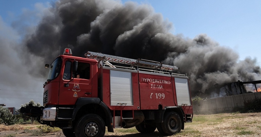 Μεγάλη φωτιά ΤΩΡΑ σε εμπορικό κέντρο της χώρας – Συναγερμός στην Πυροσβεστική – Πανικόβλητοι προσωπικό και πελάτες