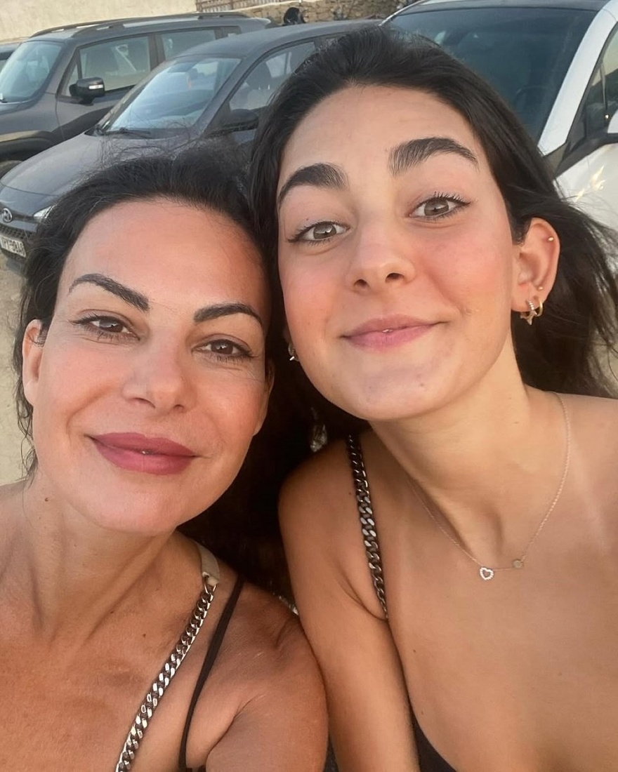 Όλο το Κολέγιο Αθηνών κοιτούσε την Μάιρα Κούγια: Η 18χρονη κόρη της Εύης Βατίδου είναι 1,83 και ίδια ο μπαμπάς