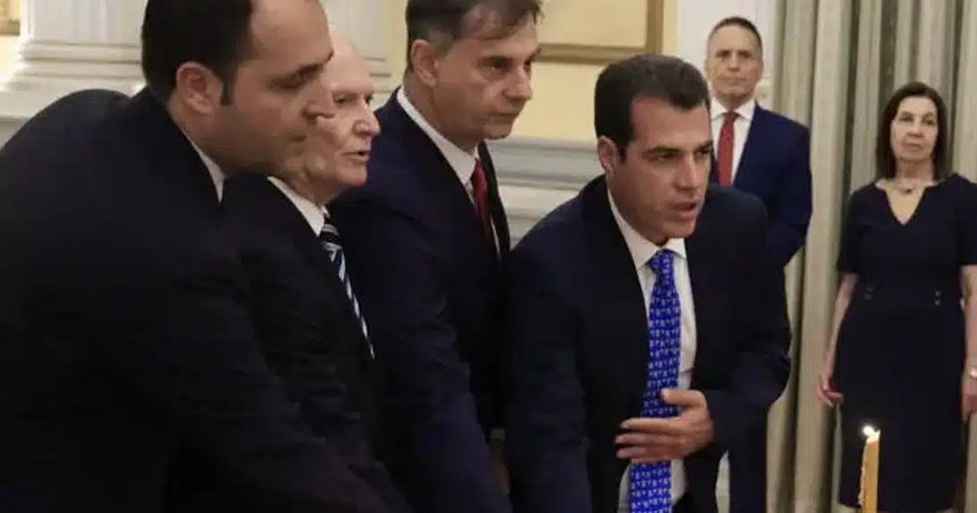 Ορκίστηκαν ο νέος υπουργός Μετανάστευσης, Θάνος Πλεύρης και οι τρεις νέοι υφυπουργοί της κυβέρνησης