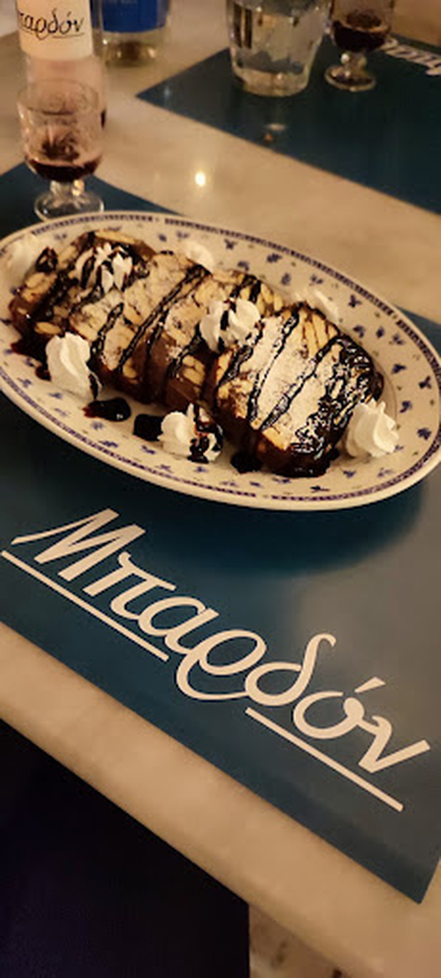 Μπαρδόν: Το νέο μεζεδοπωλείο στο Παγκράτι