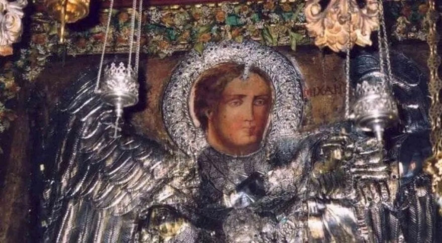 Αρχάγγελος Μιχαήλ: Η πανίσχυρη προσευχή του κι η εικόνα του που είναι φτιαγμένη από χώμα κι Aiμα