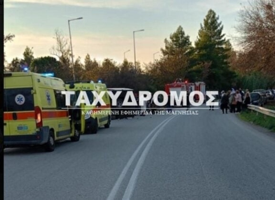 Εκτροπή λεωφορείου με 40 επιβάτες έξω από τον Ριζόμυλο του Βόλου – Στο νοσοκομείο 14 ελαφρά τραυματίες